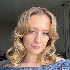 Meet your Posher, Casandra